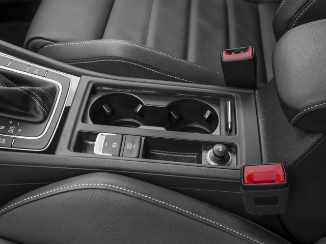 2017 Volkswagen Golf R 4-Door Manual w/DCC/Nav