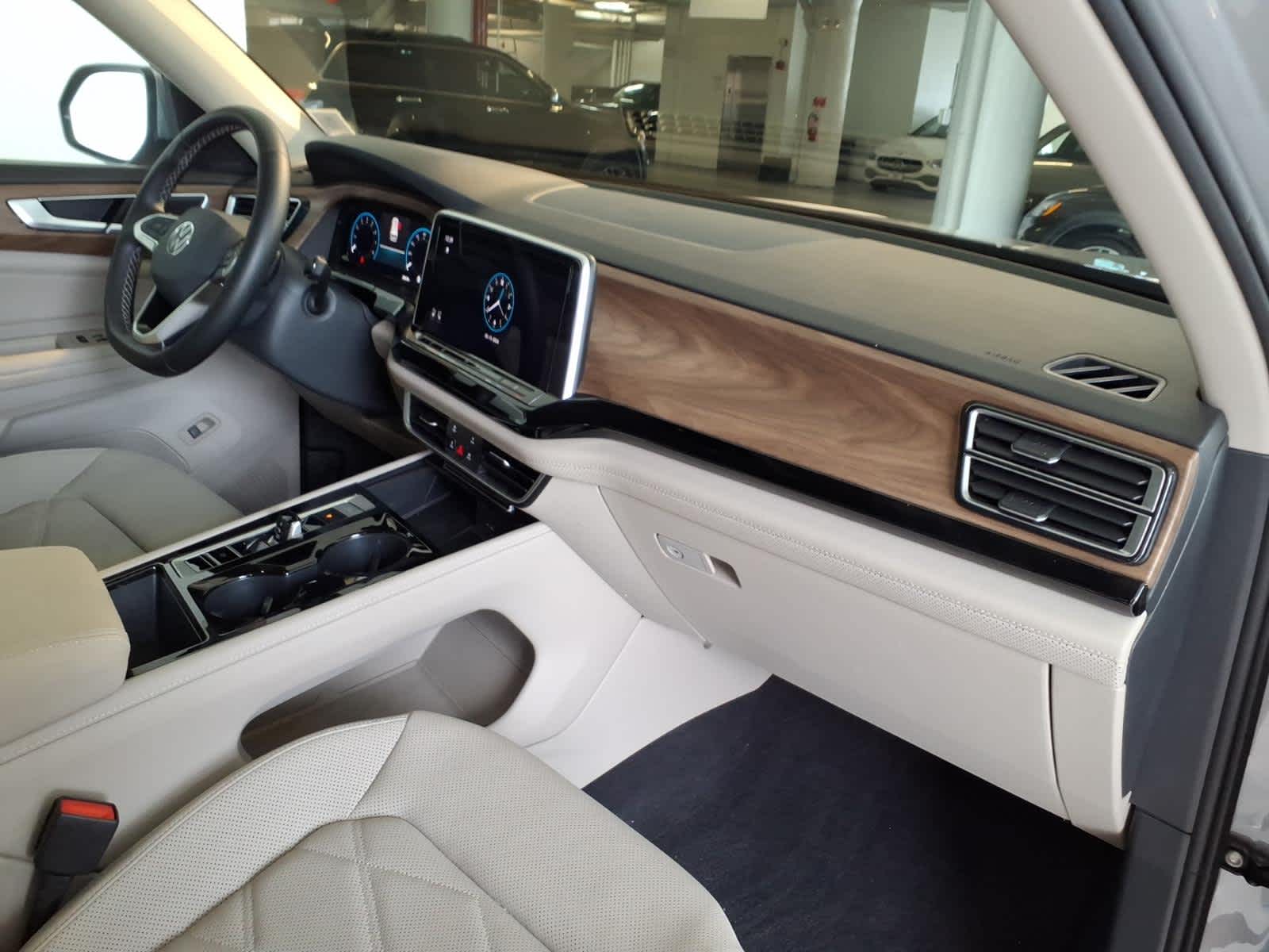 2024 Volkswagen Atlas 2.0T SE w/Technology FWD