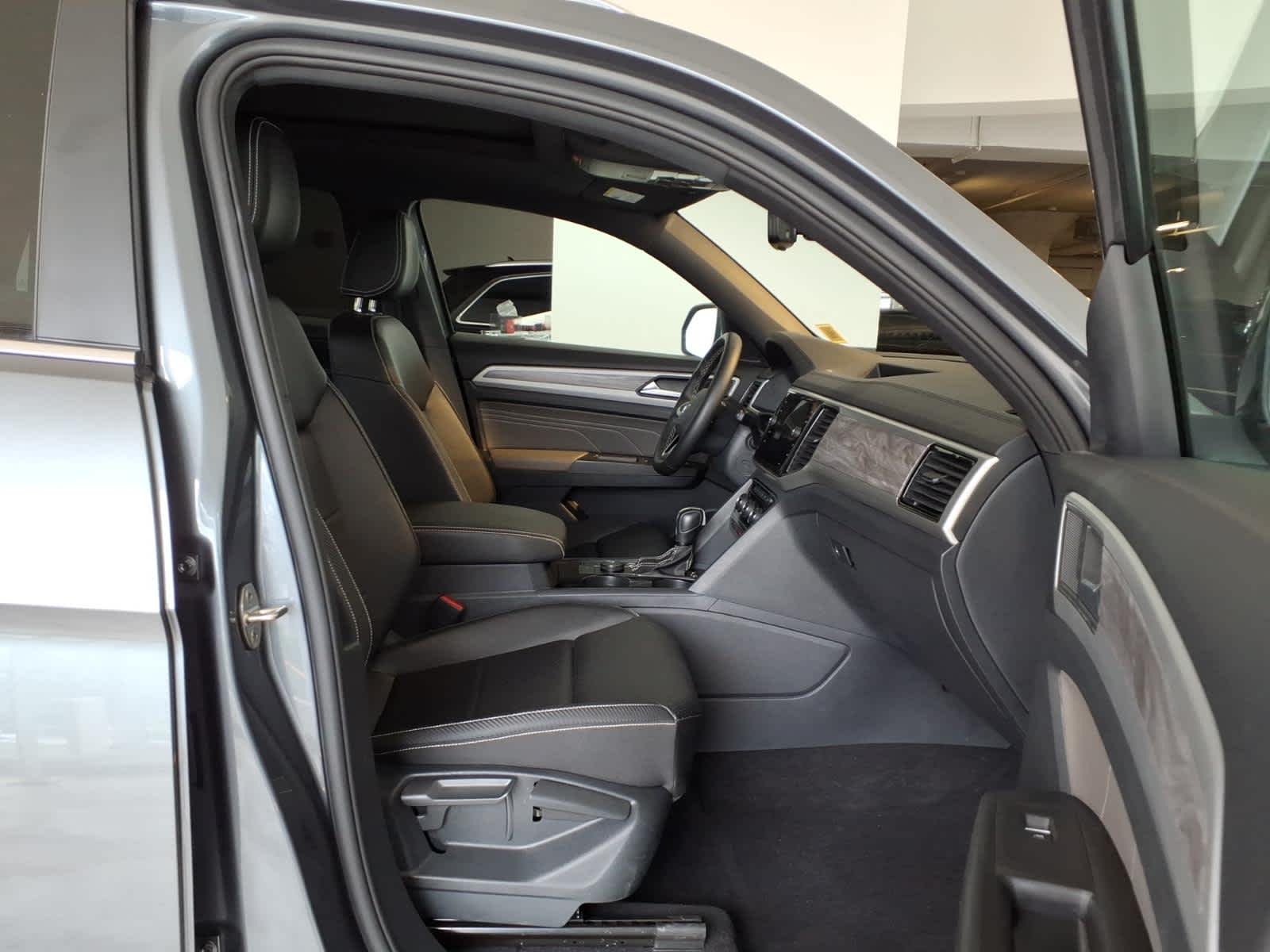 2023 Volkswagen Atlas Cross Sport 3.6L V6 SE w/Technology 4MOTION