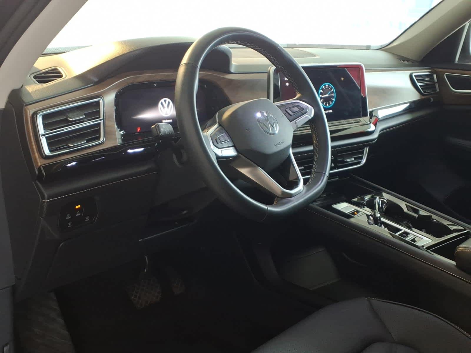 2024 Volkswagen Atlas 2.0T SE w/Technology 4MOTION