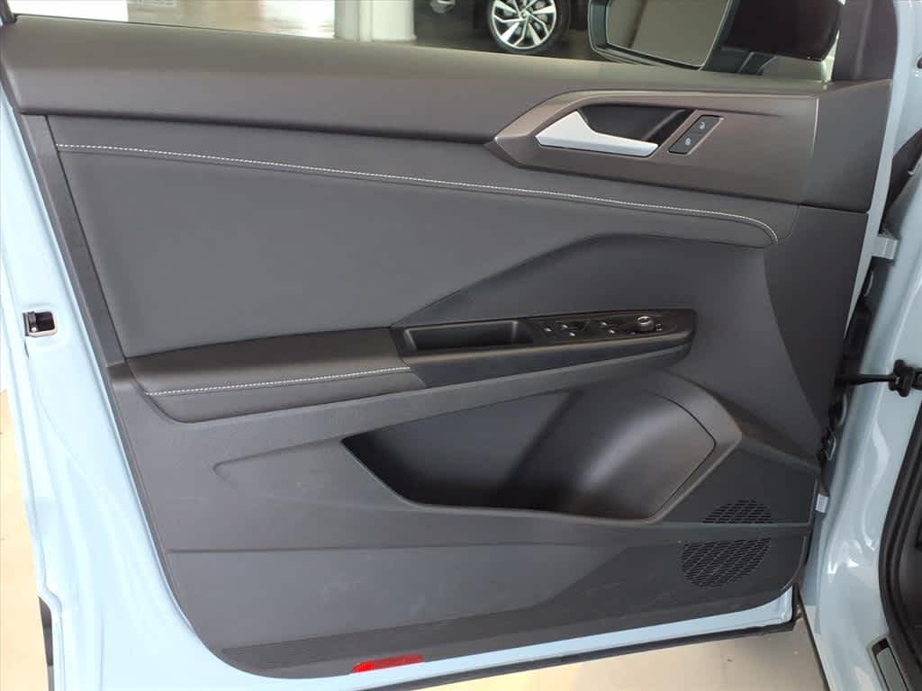 2025 Volkswagen Taos SE Black 4MOTION