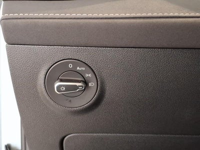 2025 Volkswagen Taos SE Black 4MOTION