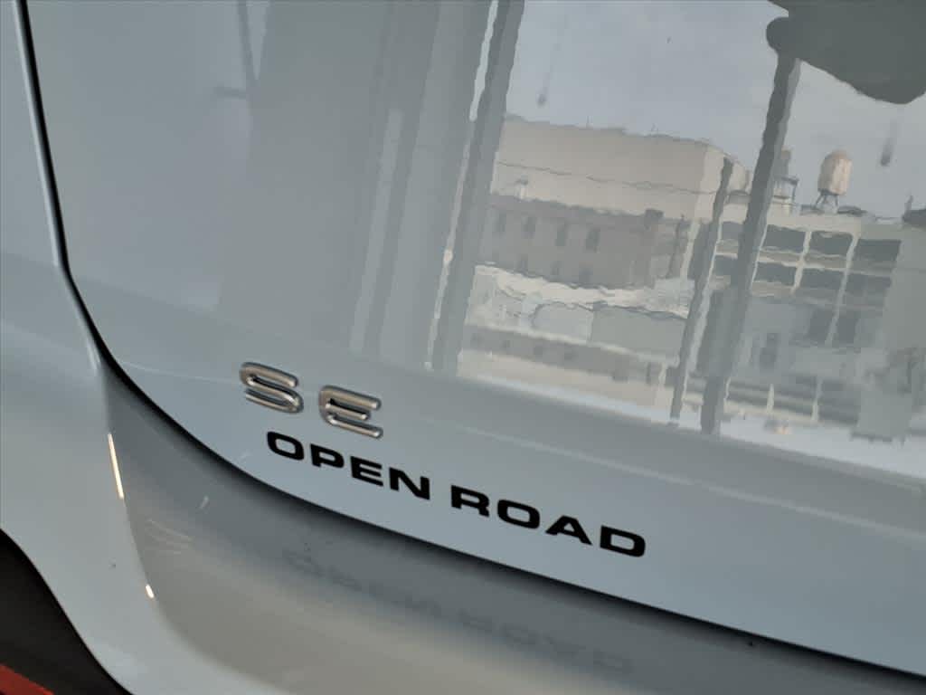 2025 Volkswagen Taos SE Black 4MOTION