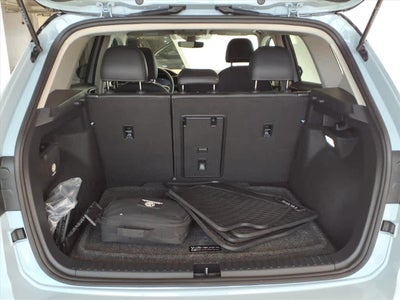 2025 Volkswagen Taos SE Black 4MOTION