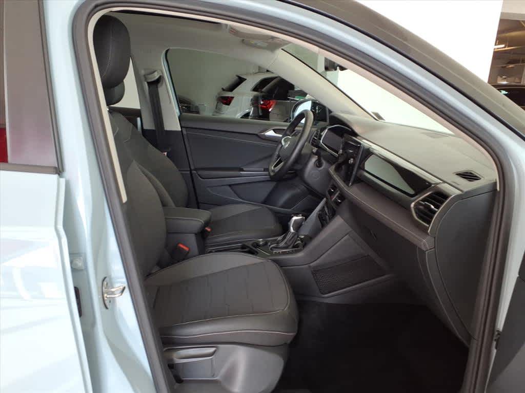 2025 Volkswagen Taos SE Black 4MOTION