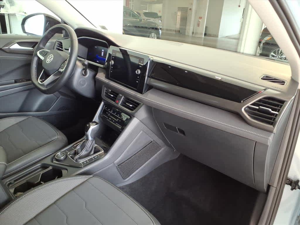 2025 Volkswagen Taos SE Black 4MOTION