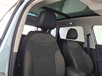 2025 Volkswagen Taos SE Black 4MOTION