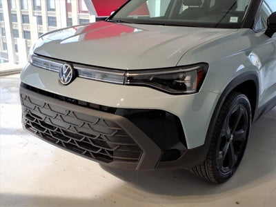 2025 Volkswagen Taos SE Black 4MOTION