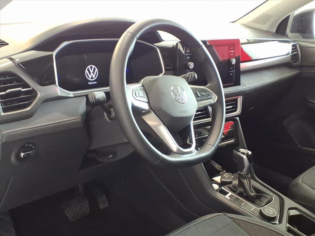2025 Volkswagen Taos SE Black 4MOTION