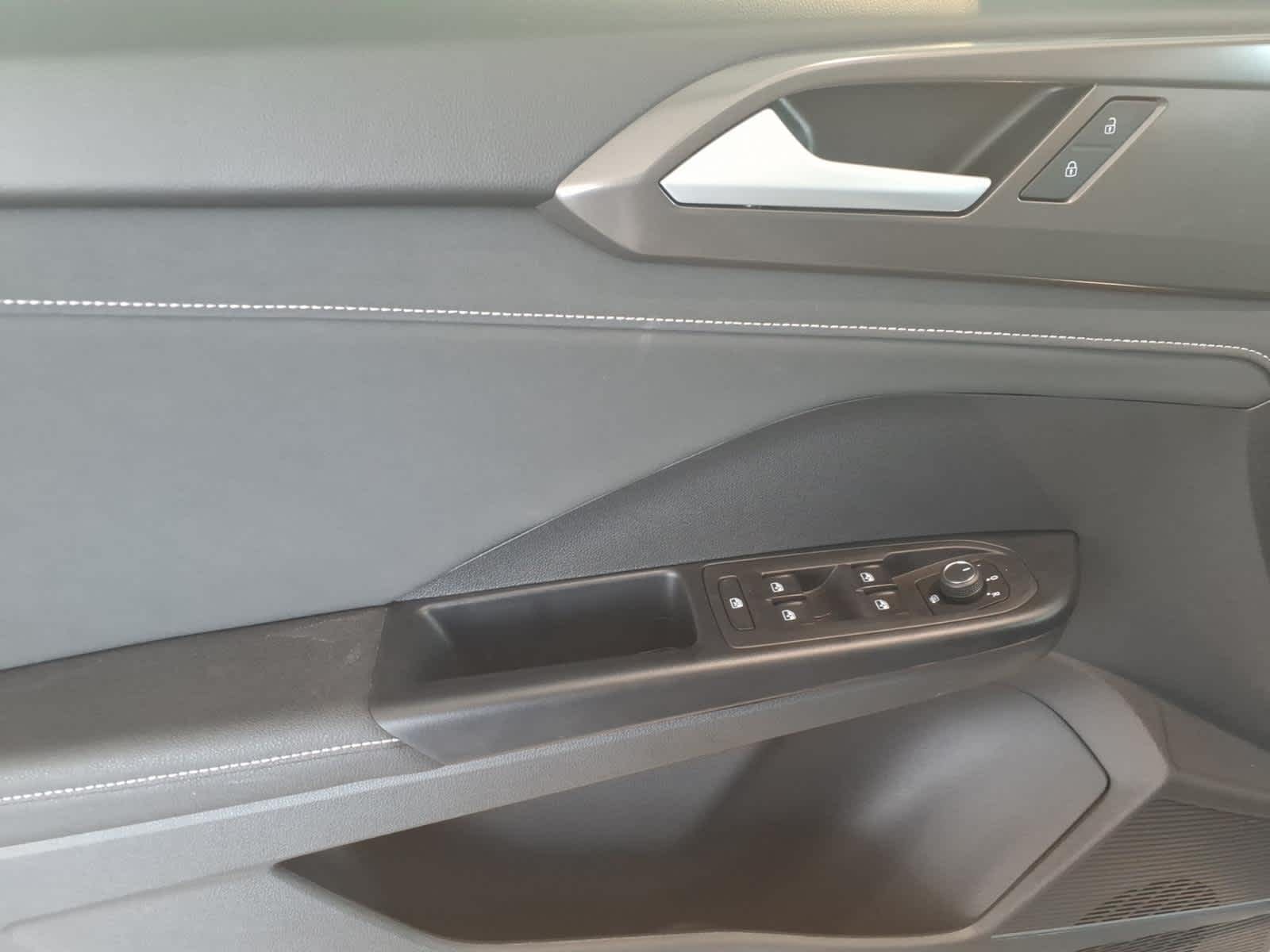 2026 Volkswagen Taos SE Black 4MOTION