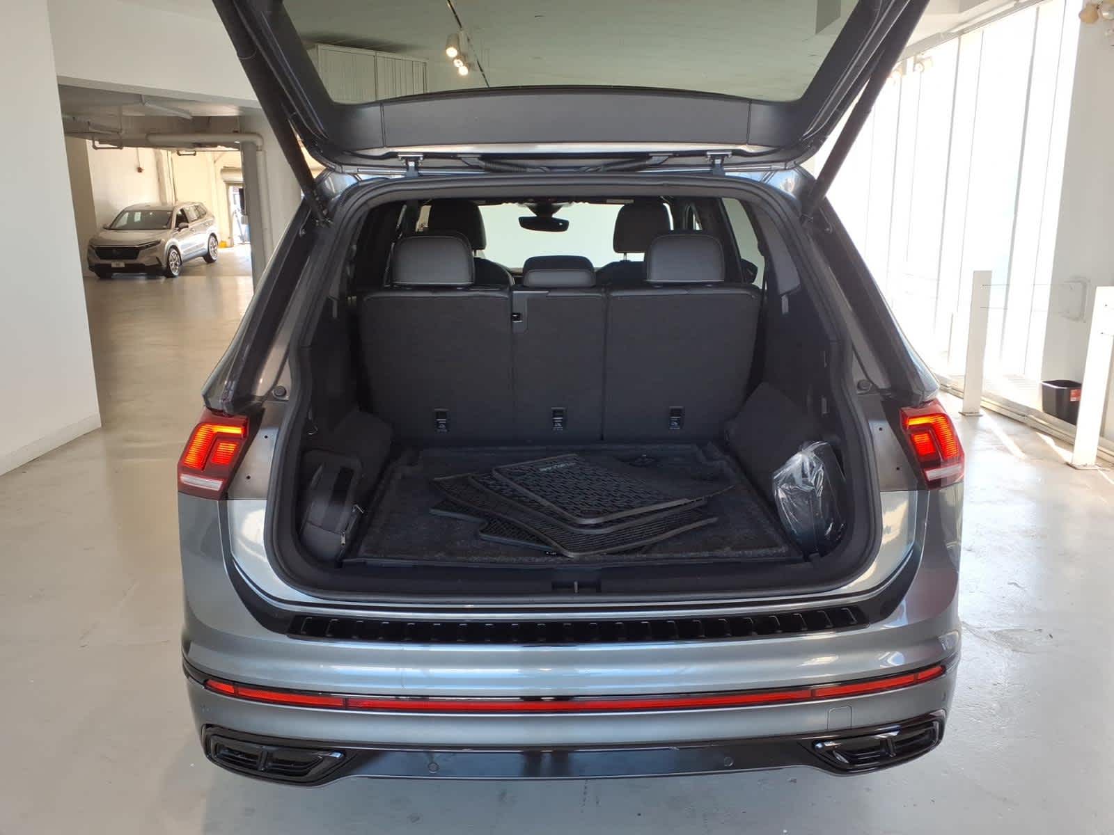 2024 Volkswagen Tiguan 2.0T SE R-Line Black 4MOTION