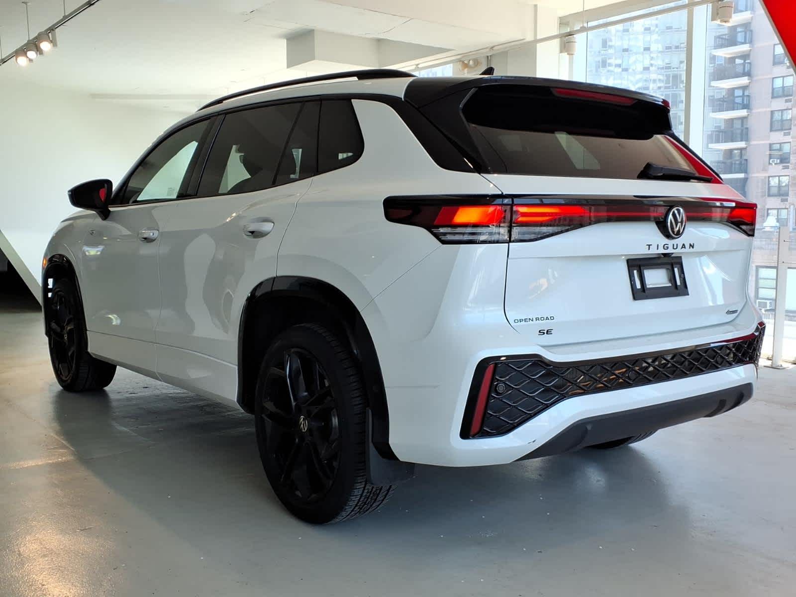 2026 Volkswagen Tiguan SE R-Line Black 4MOTION