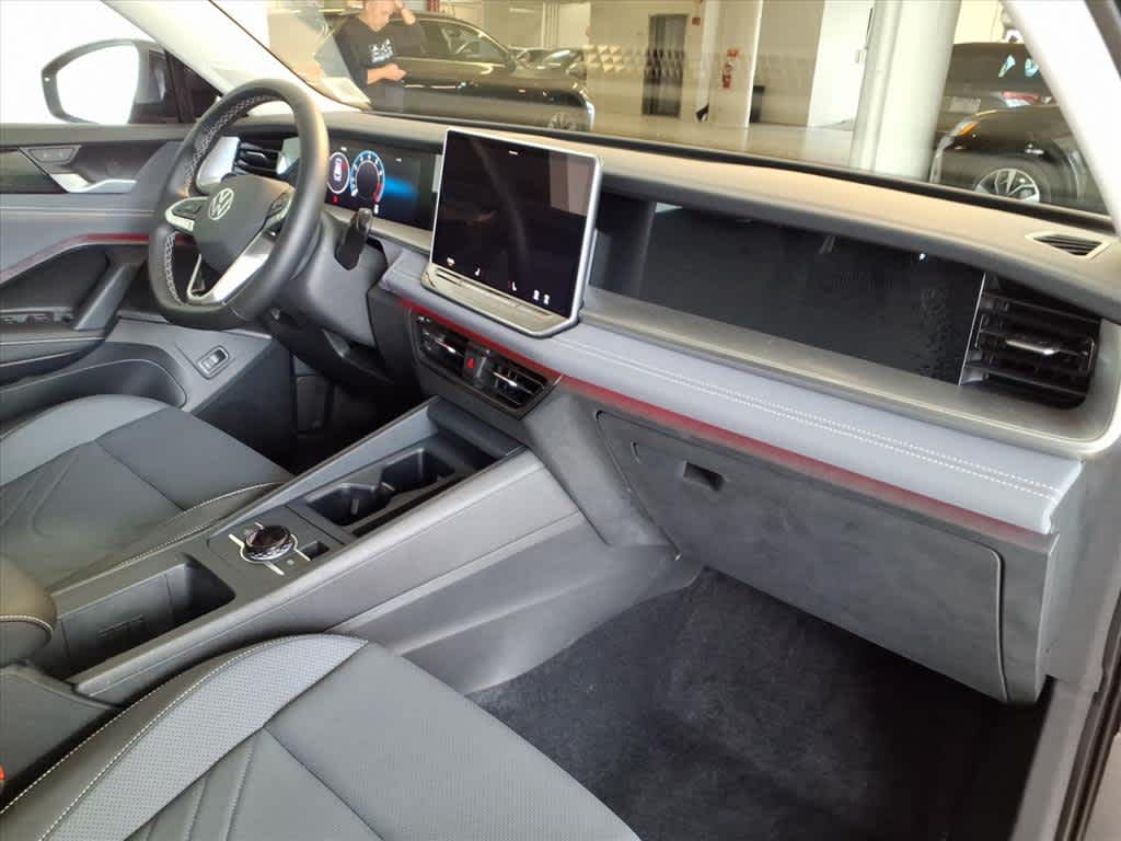 2025 Volkswagen Tiguan 2.0T SE 4MOTION