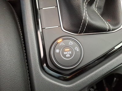 2024 Volkswagen Taos SE 4MOTION