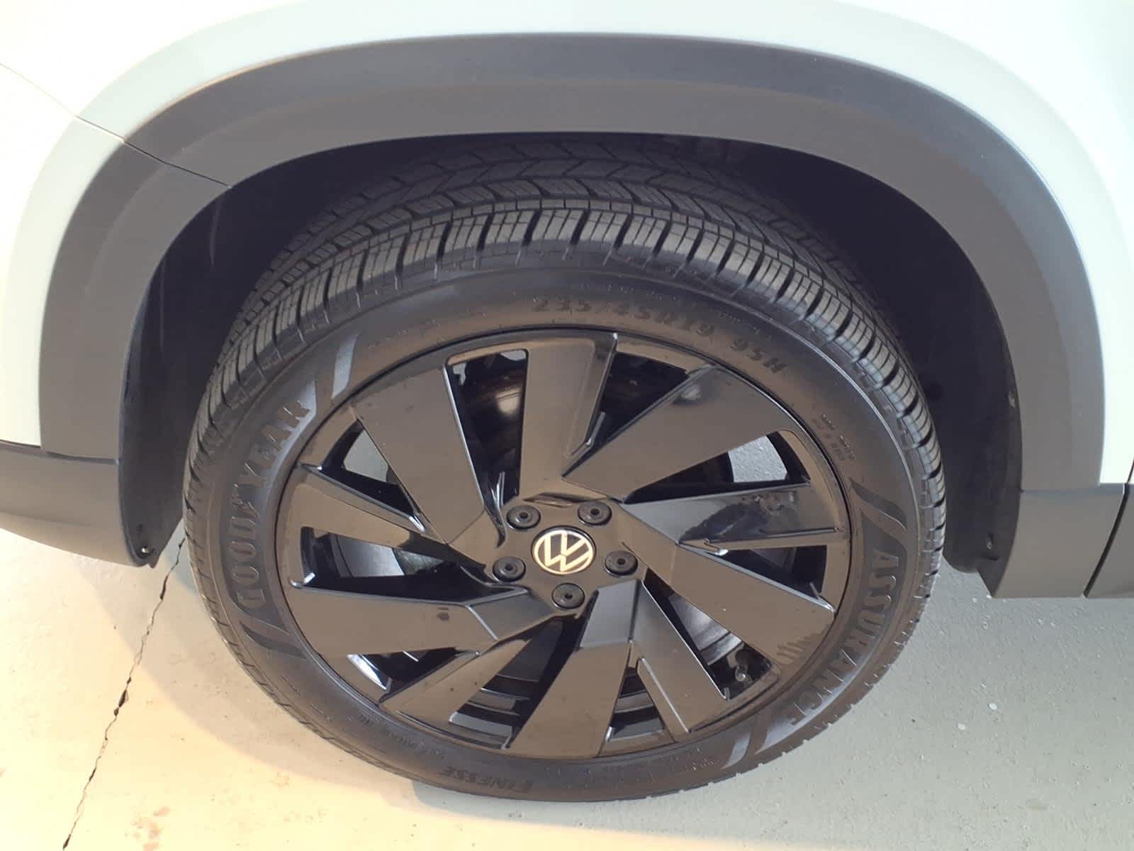 2023 Volkswagen Taos SE 4MOTION