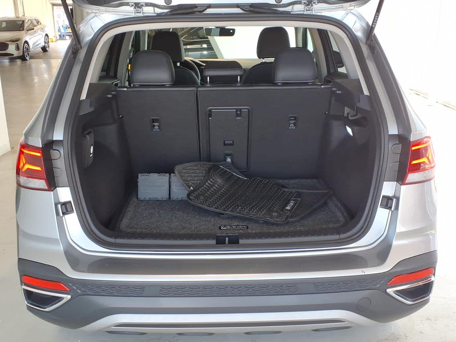 2024 Volkswagen Taos SE 4MOTION
