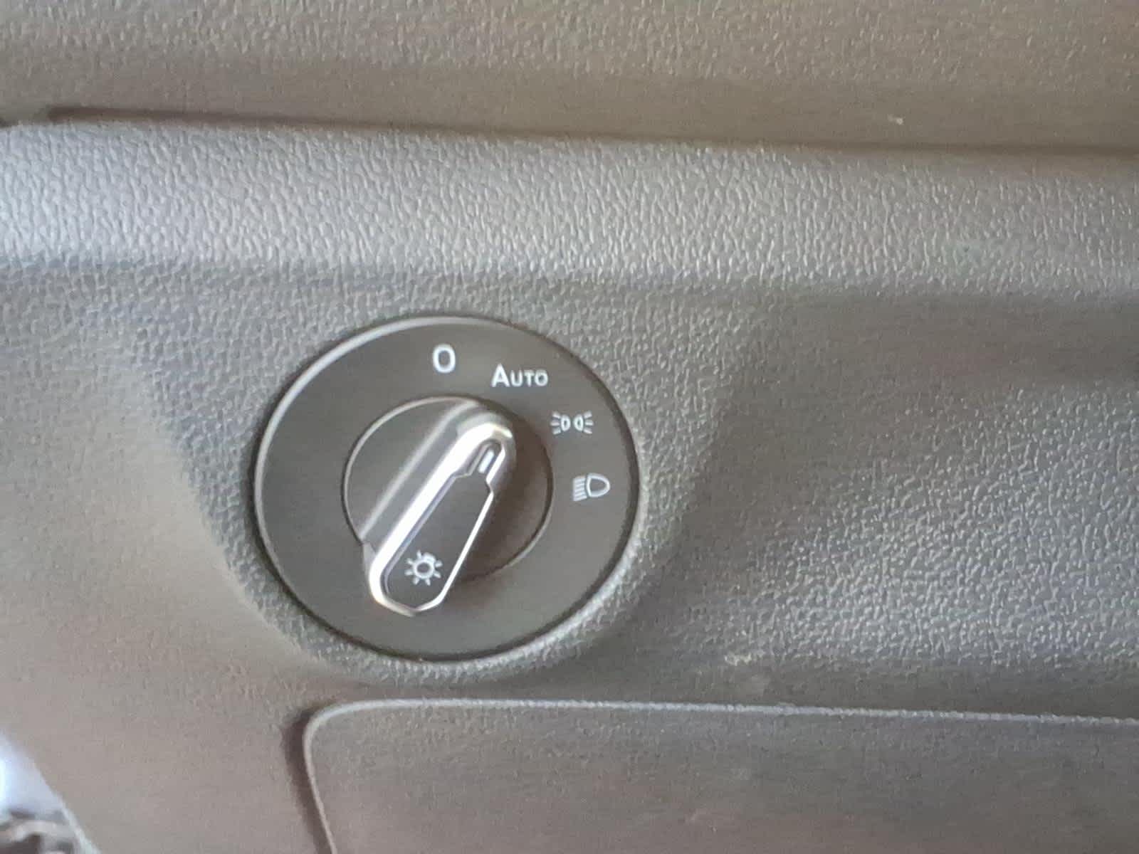 2023 Volkswagen Jetta SE Auto