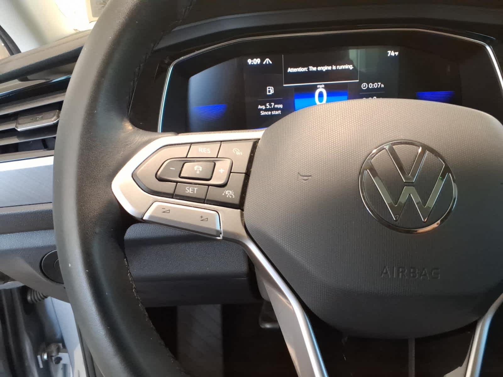 2023 Volkswagen Jetta SE Auto