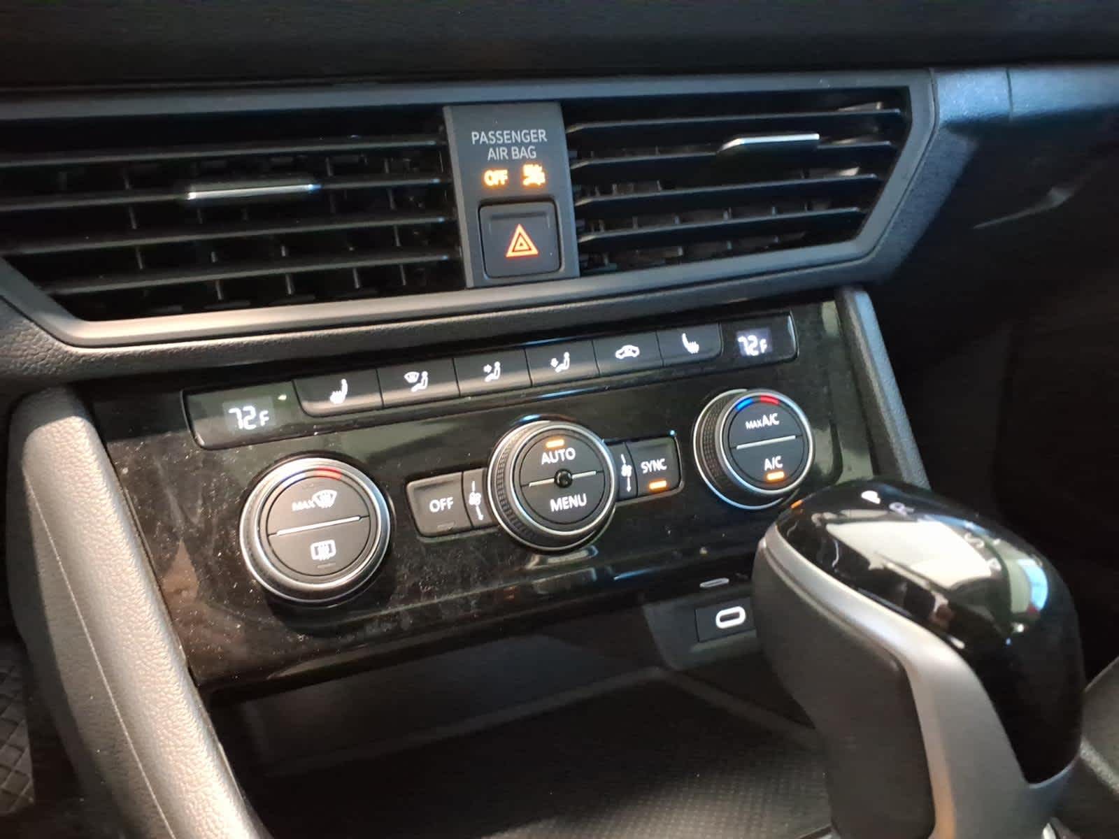 2023 Volkswagen Jetta SE Auto