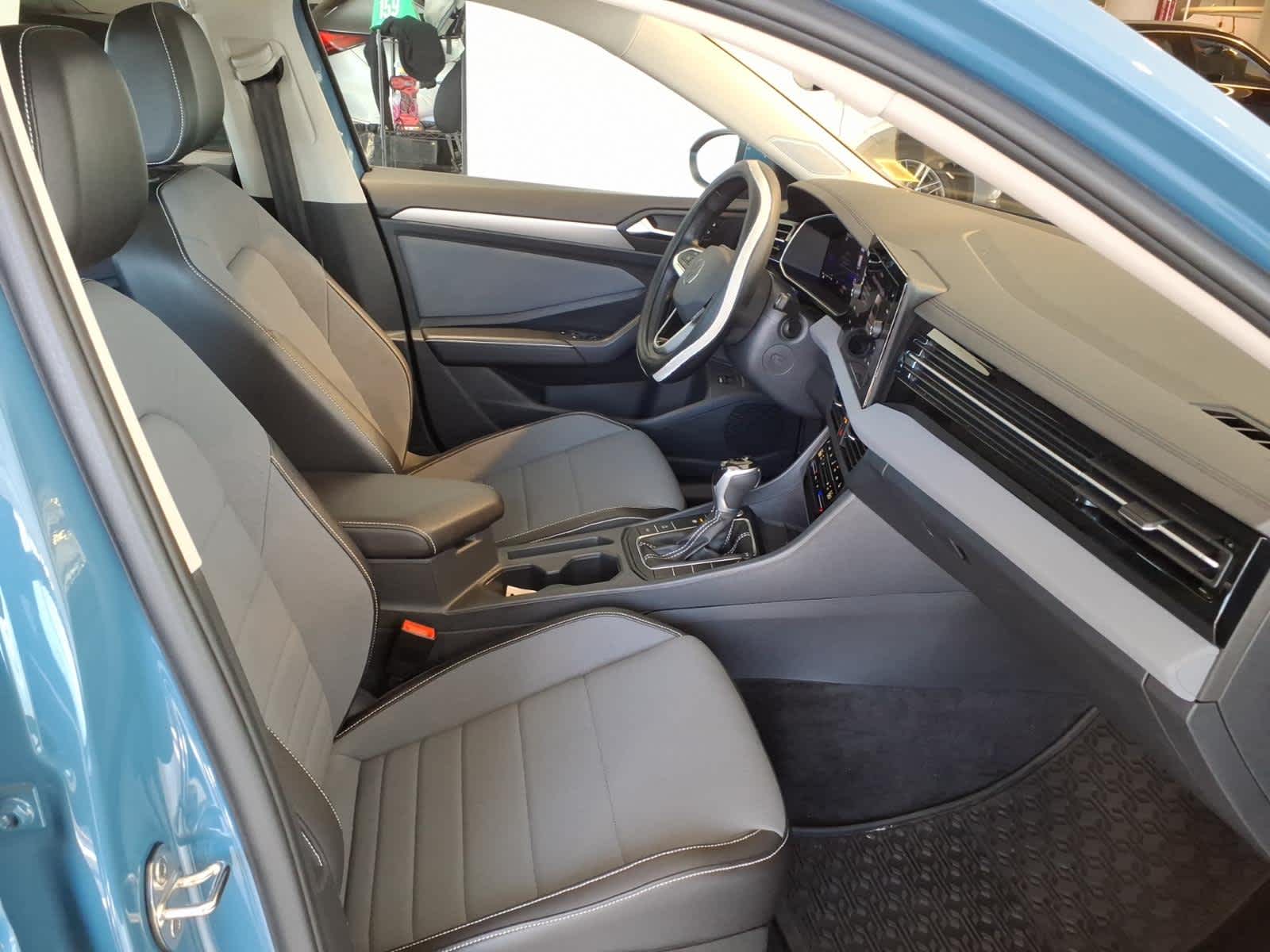 2025 Volkswagen Jetta SE Auto