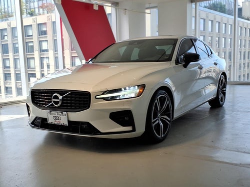 2022 Volvo S60 B5 AWD R-Design