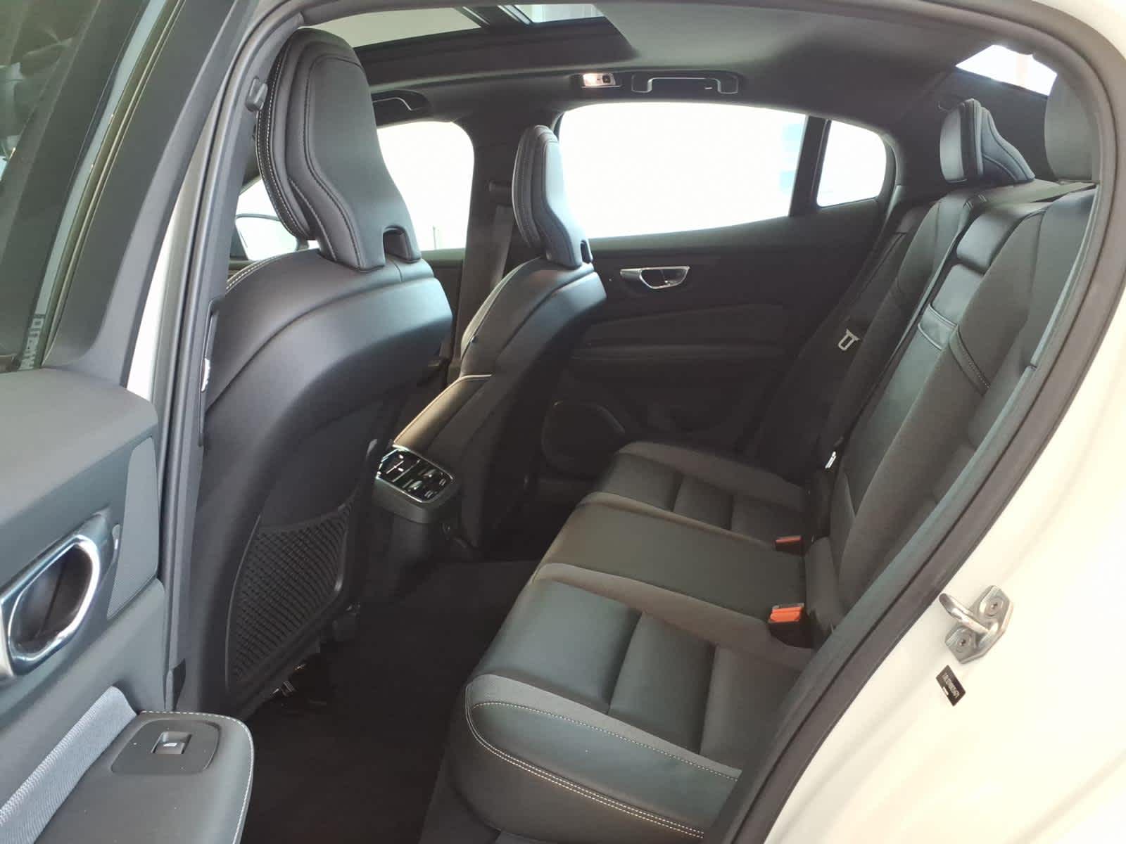 2022 Volvo S60 B5 AWD R-Design