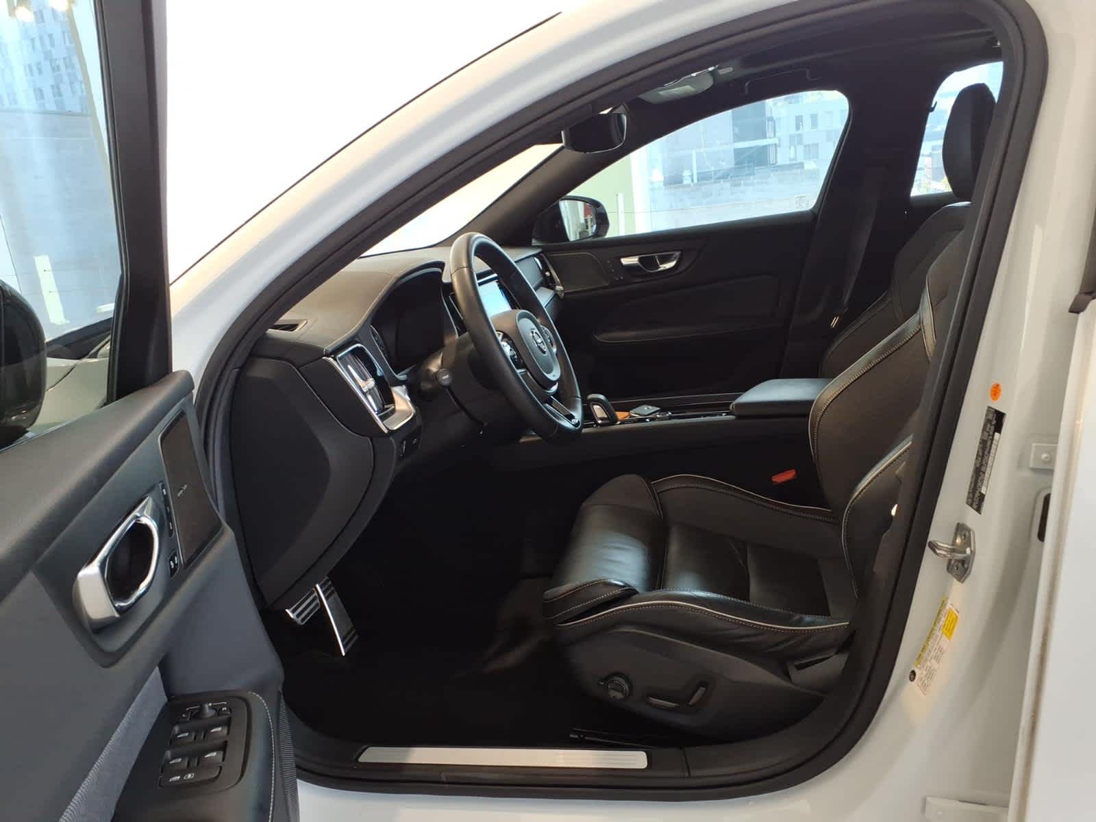 2022 Volvo S60 B5 AWD R-Design