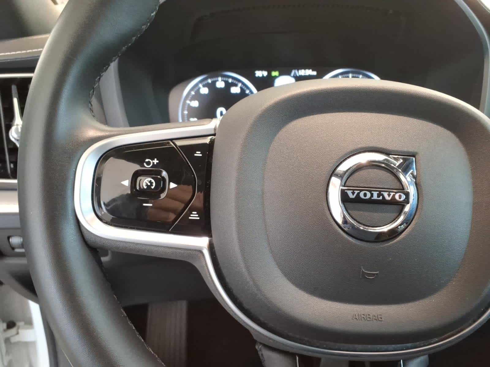 2022 Volvo S60 B5 AWD R-Design
