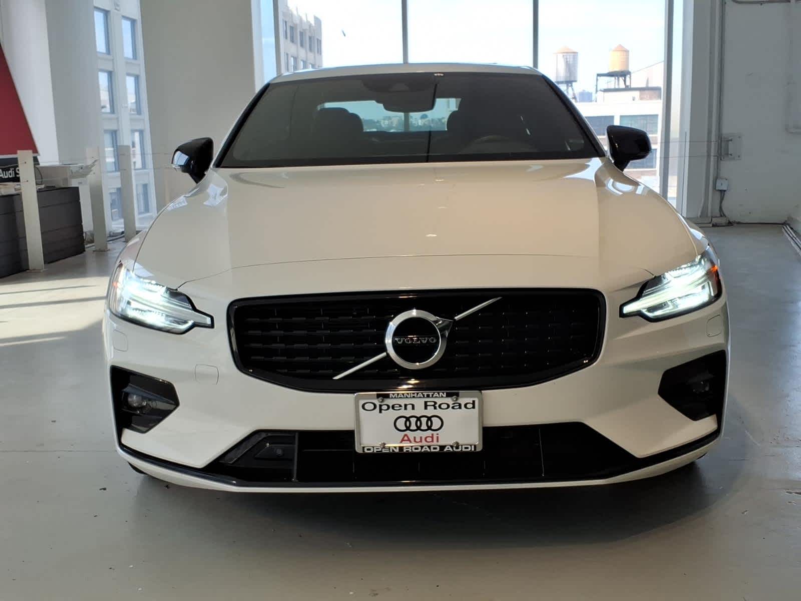 2022 Volvo S60 B5 AWD R-Design
