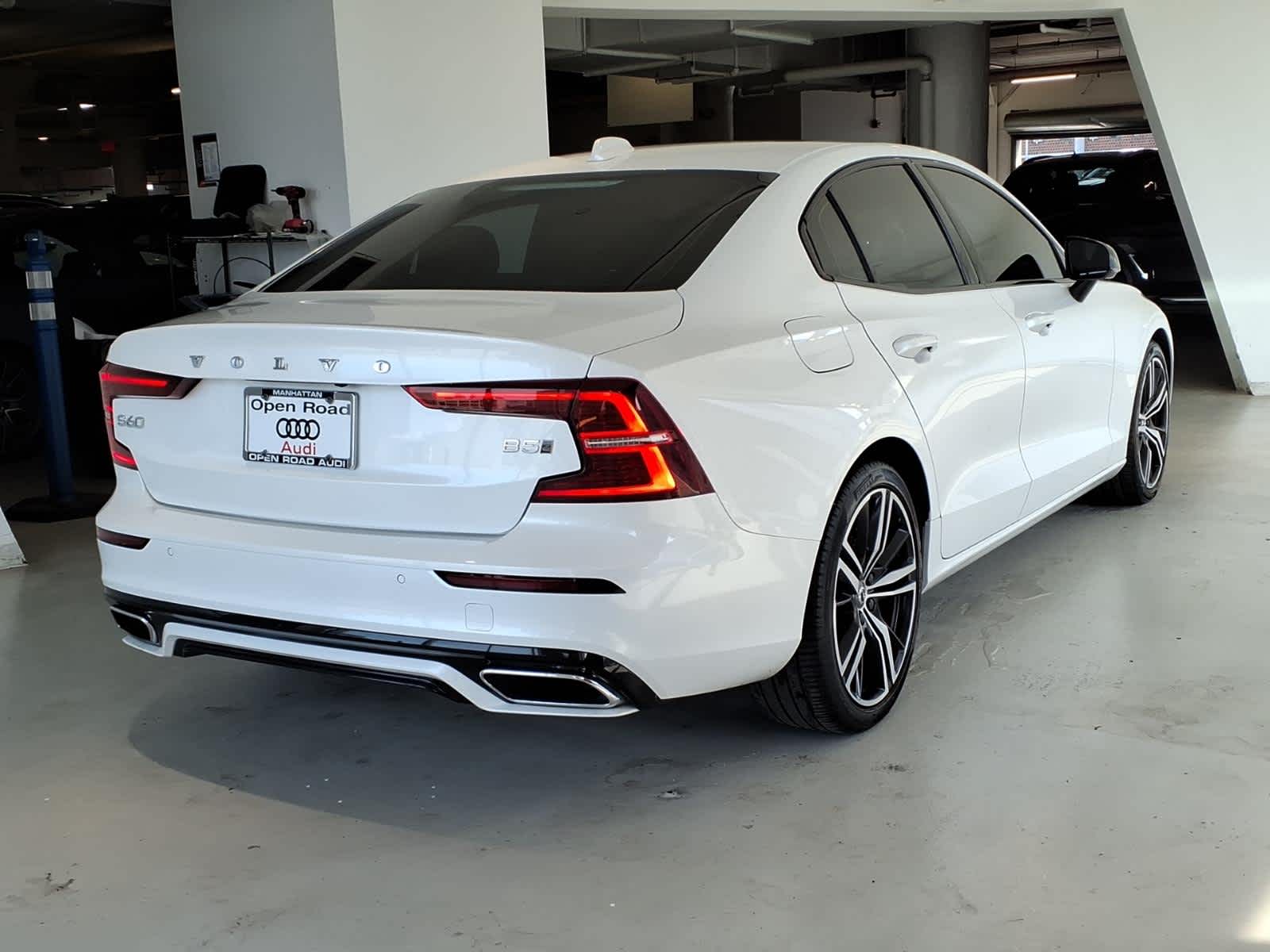 2022 Volvo S60 B5 AWD R-Design
