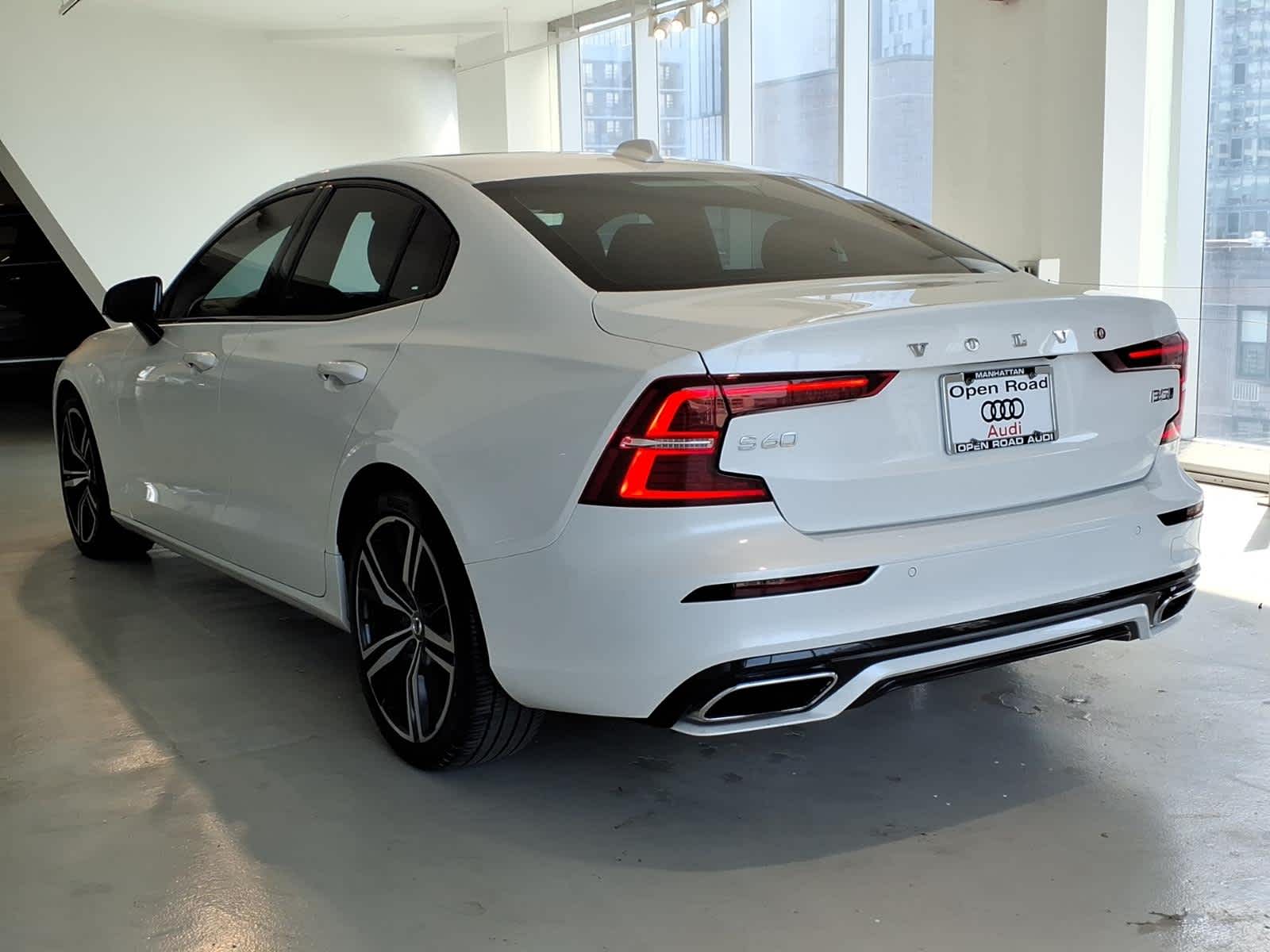 2022 Volvo S60 B5 AWD R-Design