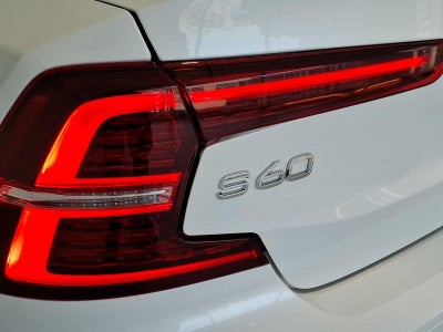2022 Volvo S60 B5 AWD R-Design
