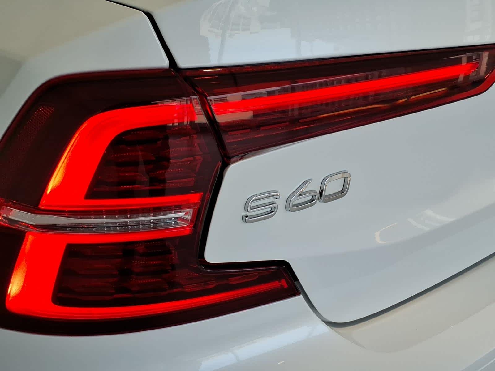 2022 Volvo S60 B5 AWD R-Design