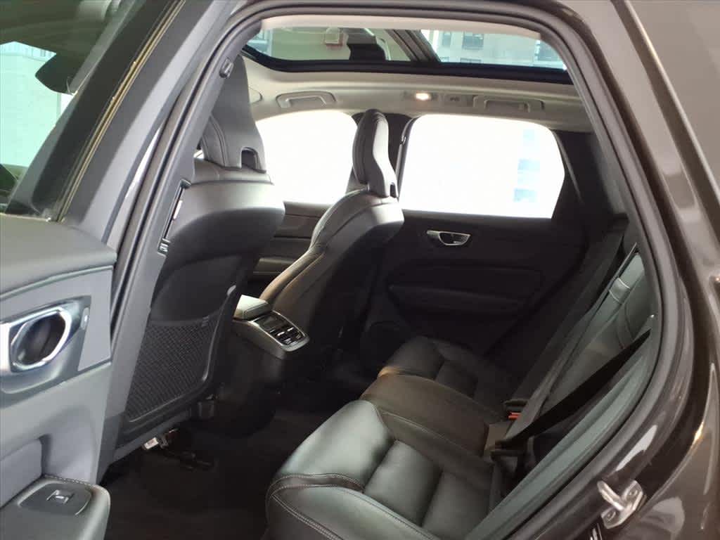 2022 Volvo XC60 B6 AWD Inscription